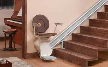 Sécurité et autonomie chez soi : comment aménager le domicile d’une personne âgée