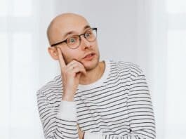 La chemise bretonne pour homme et les autres pièces indémodables du dressing