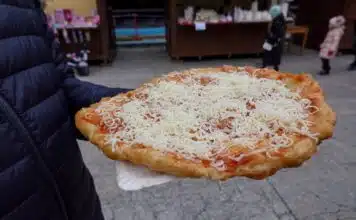 Les conseils d’experts pour sublimer une pizza surgelée à la maison