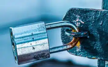 Comment choisir la bonne serrure pour un portail à 2 vantaux ?