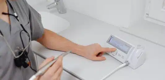 Blouses médicales à Paris : quelles sont les matières les plus confortables