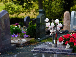 Combien compter pour décorer un monument funéraire ?