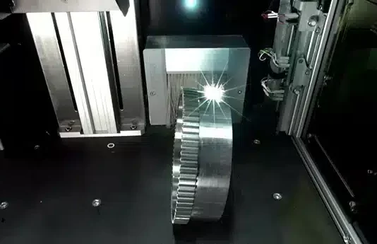 La gravure industrielle au laser fibre : un moyen de personnaliser vos produits graveur