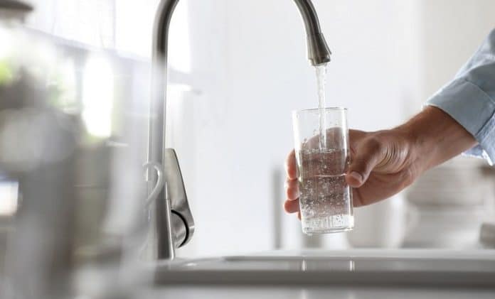 Comment un spécialiste du traitement de l'eau peut protéger votre installation sanitaire contre l'eau calcaire