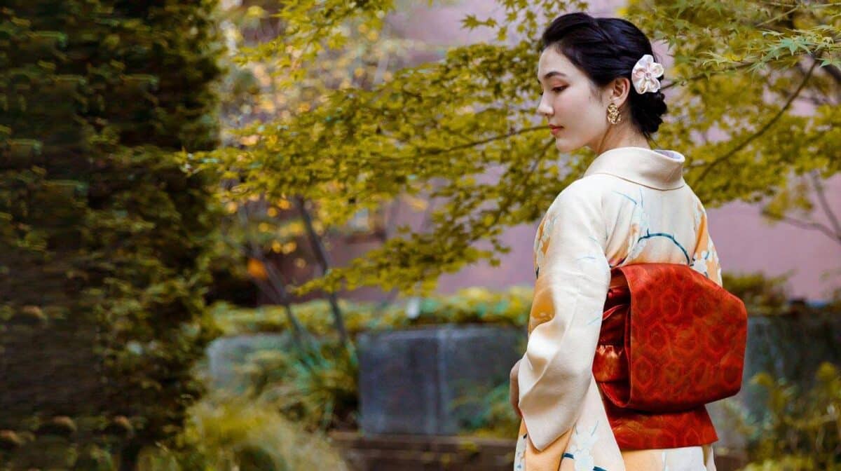 Le guide ultime pour porter un kimono japonais en tant que femme