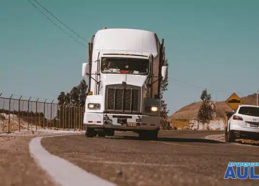 Les équipements de sécurité indispensables dans un camion 11m3 de location