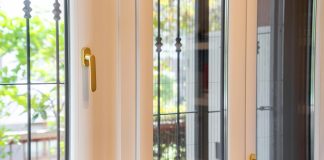 Entreprises : pourquoi choisir un extrudeur PVC français pour les ouvertures ?