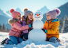 Famille joyeuse en tenues d'hiver construisant un bonhomme de neige